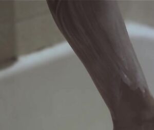 Amanda Baker Sexy - Lizzie (2013)