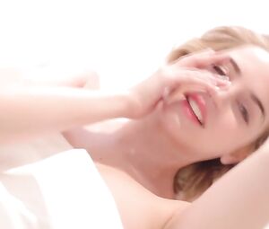 Ana de Armas Sexy - Icon (2016)