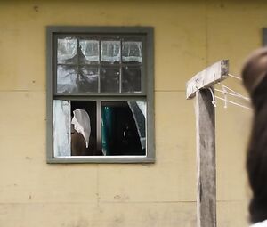 Carole Weyers, Rachel Brosnahan, Alexia Fast Sexy - Manhattan s01-02 (2014)