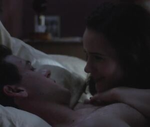 Carole Weyers, Rachel Brosnahan, Alexia Fast Sexy - Manhattan s01-02 (2014)