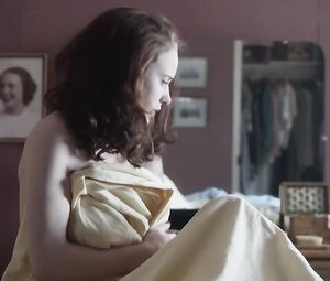 Carole Weyers, Rachel Brosnahan, Alexia Fast Sexy - Manhattan s01-02 (2014)