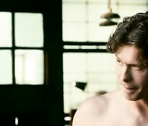 Dakota Johnson, Alison Brie, Leslie Man Sexy - How to Be Single (2016)