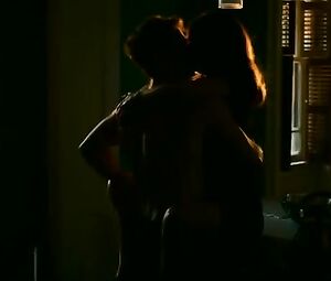 Dakota Johnson, Alison Brie, Leslie Man Sexy - How to Be Single (2016)