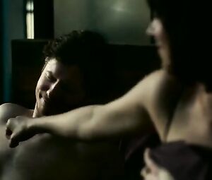 Dakota Johnson, Alison Brie, Leslie Man Sexy - How to Be Single (2016)