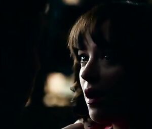 Dakota Johnson, Alison Brie, Leslie Man Sexy - How to Be Single (2016)