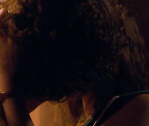 Kristen Stewart Sexy - Adventureland (2009)