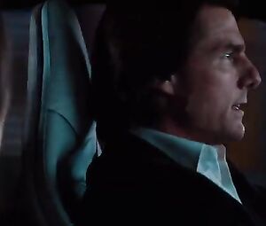 Paula Patton Sexy - Mission Impossible 4 (2011)