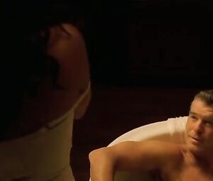 Salma Hayek Sexy - After The Sunset (2004)