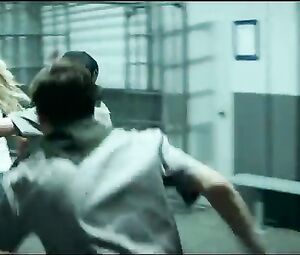 Sarah Dumont, Halston Sage Sexy - Scouts Guide to the Zombie Apocalypse (2015)