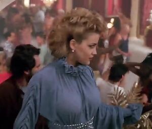 Angie Everhart, Kiara Hunter, etc Nude - Bordello of Blood (1996)