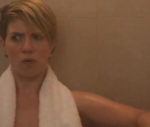 Aubrey Plaza, Alice Wetterlund Nude - Mike & Dave Need Wedding Dates (2016)