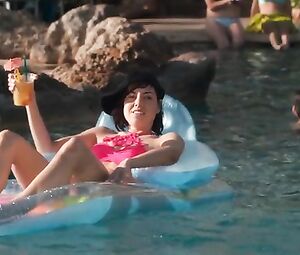 Aubrey Plaza, Alice Wetterlund Nude - Mike & Dave Need Wedding Dates (2016)