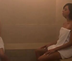 Aubrey Plaza, Alice Wetterlund Nude - Mike & Dave Need Wedding Dates (2016)