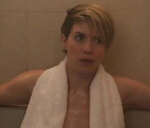 Aubrey Plaza, Alice Wetterlund Nude - Mike & Dave Need Wedding Dates (2016)