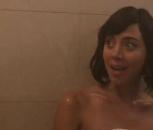 Aubrey Plaza, Alice Wetterlund Nude - Mike & Dave Need Wedding Dates (2016)