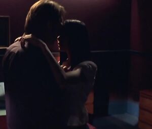 Emma Lung Nude - Peaches (2004)