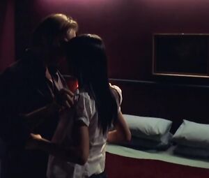 Emma Lung Nude - Peaches (2004)