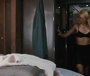 Gwyneth Paltrow and Leighton Meester - Country Strong (2010)