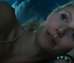 Gwyneth Paltrow and Leighton Meester - Country Strong (2010)