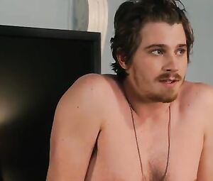 Gwyneth Paltrow and Leighton Meester - Country Strong (2010)