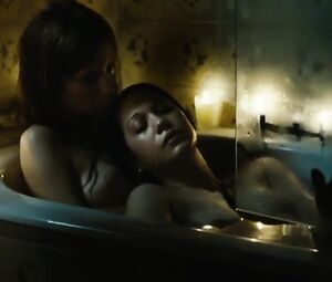 Ines Efron, Mariela Vitale Nude - El nino pez (2009)