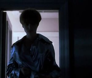 Jennifer Jason Leigh Nude - Single White Female (1992)