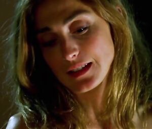 Julie Gayet Nude - Amoreuse (2010)