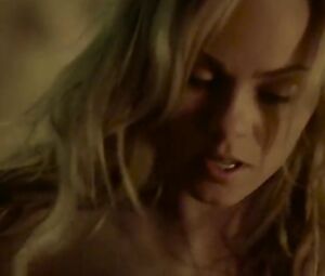 Laura Vandervoort Nude - Bitten (2014) s01e09