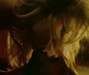 Laura Vandervoort Nude - Bitten (2014) s01e09