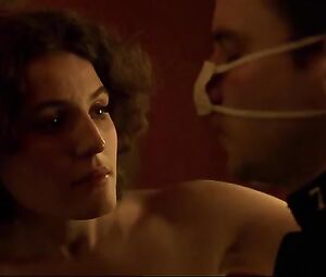 Maud Le Guenedal Nude - La Chambre des Officiers (FR 2001)