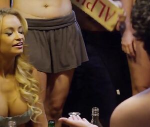 Mindy Robinson Nude funnt scene - Alpha House (2014)
