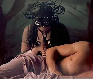 Monica Bellucci Nude - Le pacte des loups (2001)