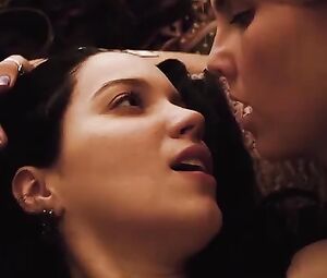 Nathalia Dill, Lívia De Bueno Nude - Paraísos Artificiais (BR 2012)