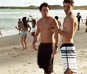 Nathalia Dill, Lívia De Bueno Nude - Paraísos Artificiais (BR 2012)