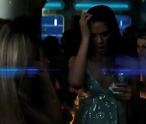 Odette Annable Nude - The Unborn (2009)