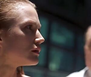 Sarah Wynter Nude - The 6th Day (2000)