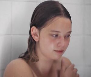Sophie Breyer, Zoe Fischer Nude - La Treve s01e04 (2016)