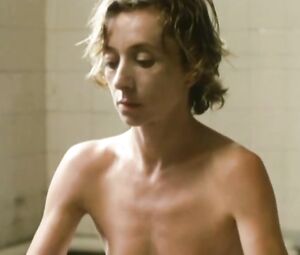 Naked Sylvie Testud in Les Déferlantes < ANCENSORED