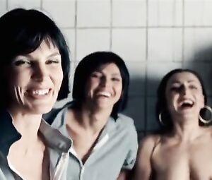 Candela Pena Nude - Los anos desnudos (2008)