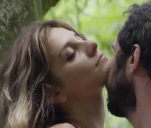 Carolina Chalita sexy - Amor De 4-s01e05 (2017)