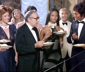 Laura Gemser Nude - Emmanuelle In America (IT 1976)