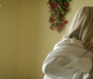 Milena Minichova Nude - Trpaslรญk s01e05 (2017)