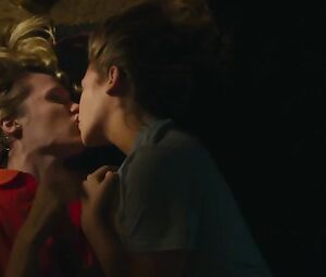 Breeda Wool, Lola Kirke Nude - AWOL (2016)