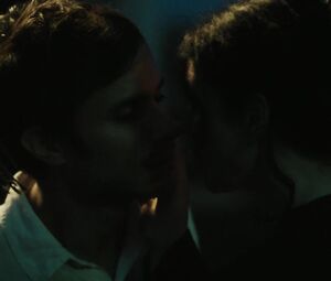 Monica Bellucci Nude - Mozart in the Jungle s03e03 (2016)