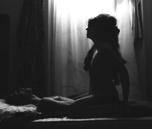 Jessy Moravec Nude - Lasst die Alten sterben (2017)