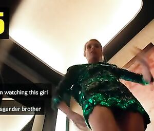 Emma Roberts sexy โ Nerve (2016)