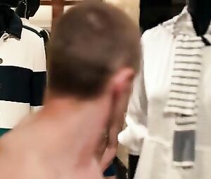 Emma Roberts sexy โ Nerve (2016)