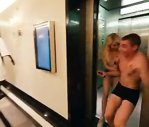 Emma Roberts sexy โ Nerve (2016)