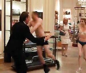 Emma Roberts sexy โ Nerve (2016)