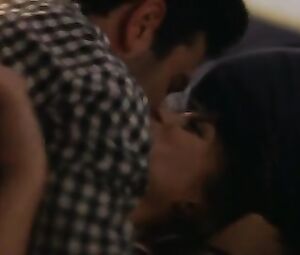 Lindsey Shaw - Temps (2016)